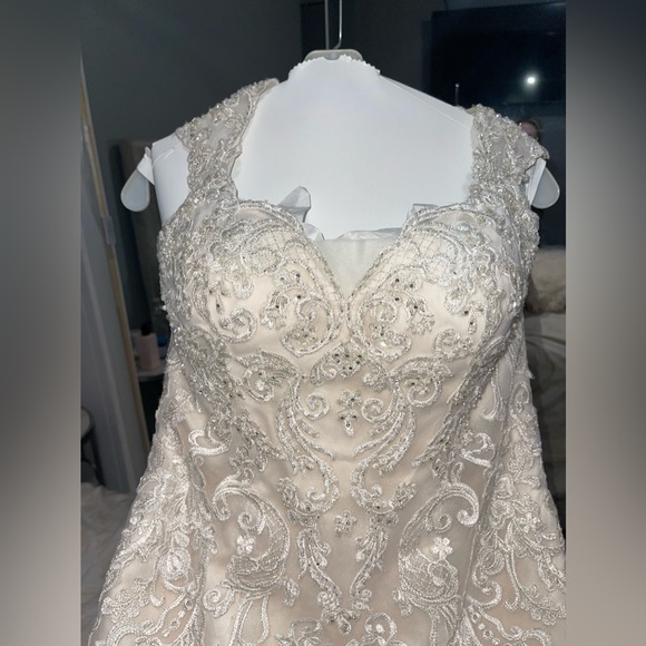 David’s bridal Wedding Dress creme lace 100% flawless since it was never used. - Picture 2 of 11